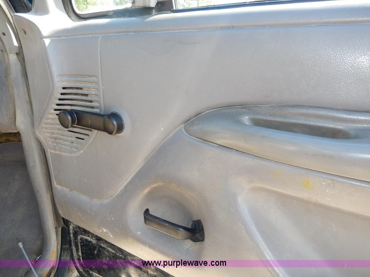 image for item H9638 1997 Ford F350 XL flatbed truck