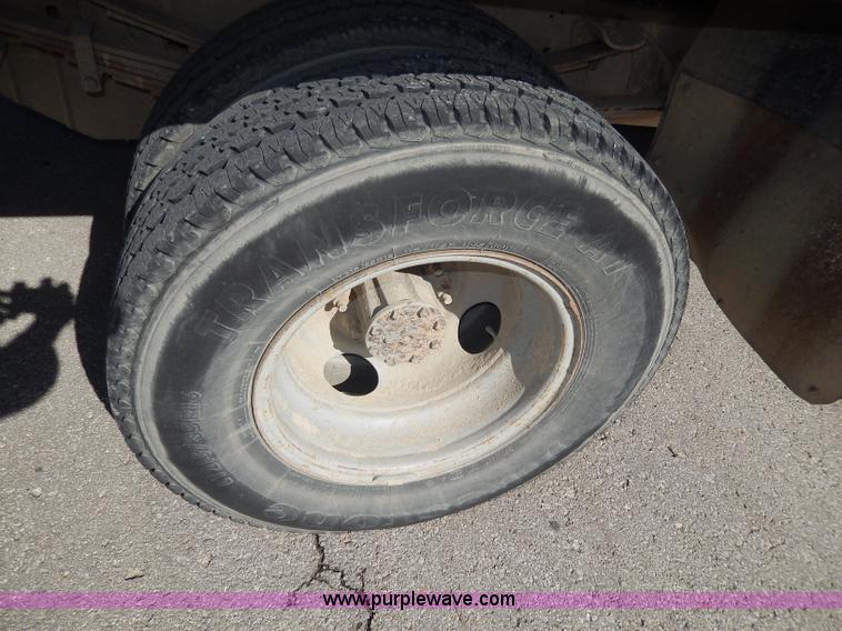 image for item H9638 1997 Ford F350 XL flatbed truck