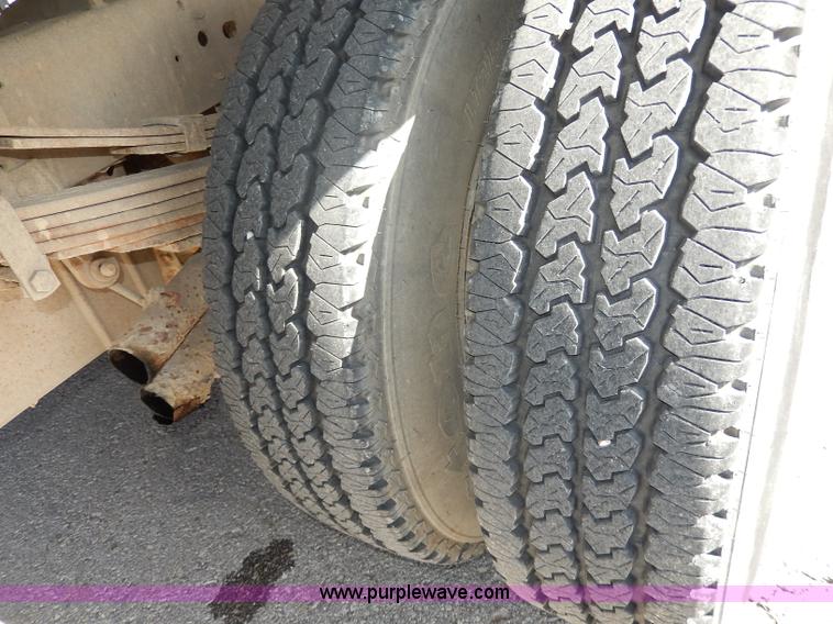 image for item H9638 1997 Ford F350 XL flatbed truck