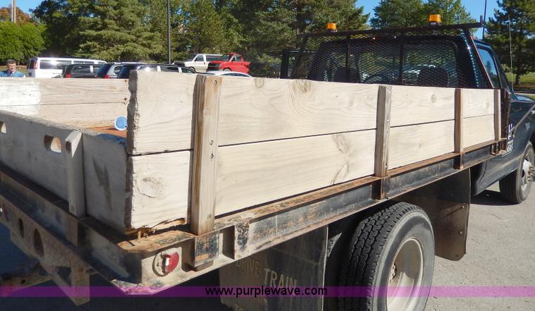 image for item H9638 1997 Ford F350 XL flatbed truck