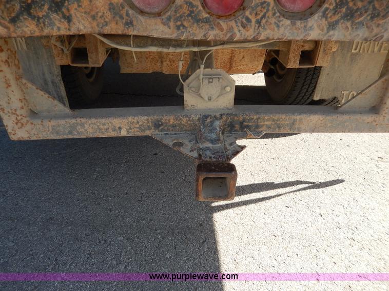 image for item H9638 1997 Ford F350 XL flatbed truck