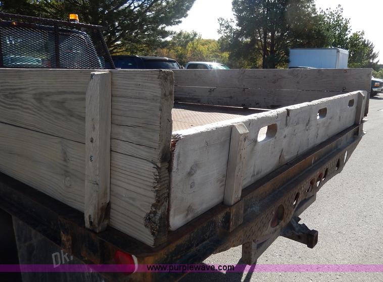image for item H9638 1997 Ford F350 XL flatbed truck