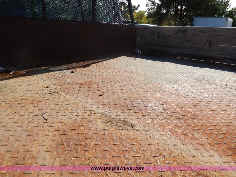 image for item H9638 1997 Ford F350 XL flatbed truck