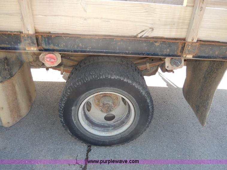 image for item H9638 1997 Ford F350 XL flatbed truck