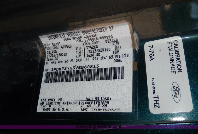 image for item H9638 1997 Ford F350 XL flatbed truck