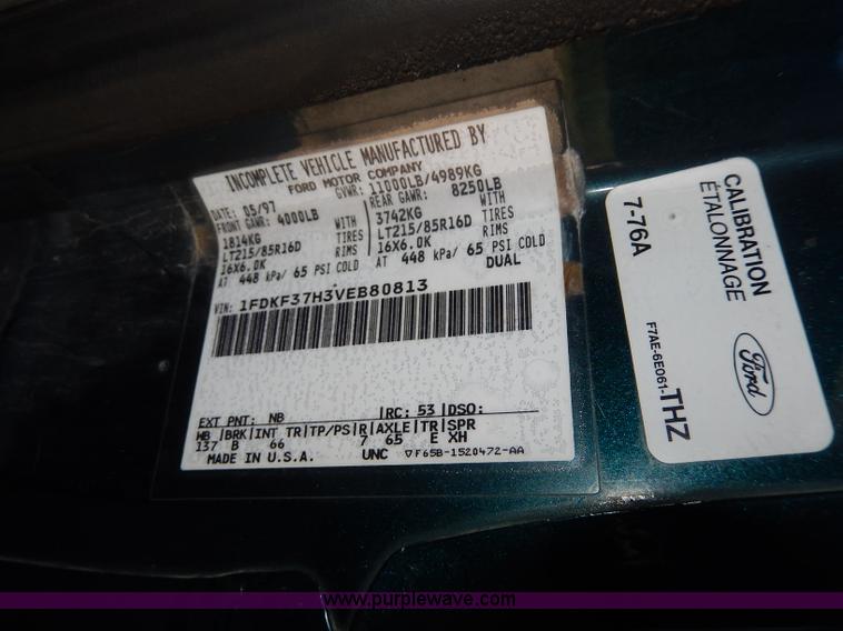 image for item H9638 1997 Ford F350 XL flatbed truck