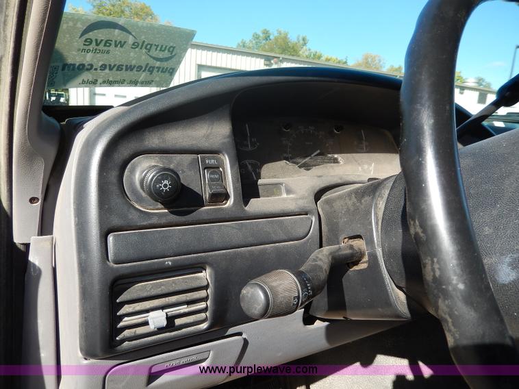 image for item H9640 1997 Ford F350 XL box truck