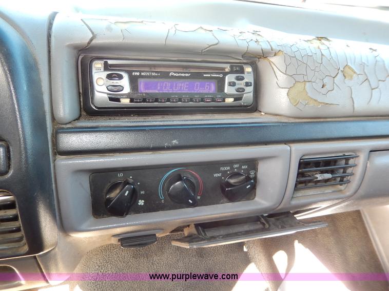 image for item H9640 1997 Ford F350 XL box truck