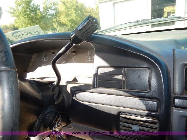 image for item H9640 1997 Ford F350 XL box truck