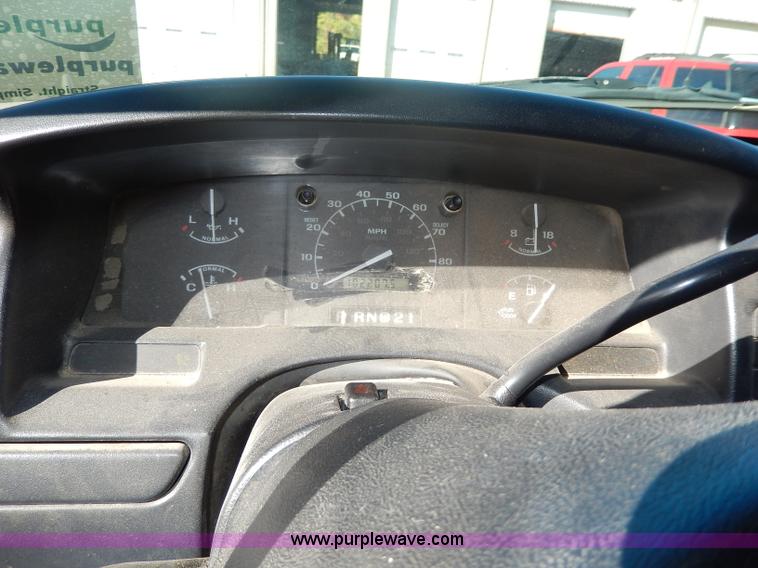 image for item H9640 1997 Ford F350 XL box truck