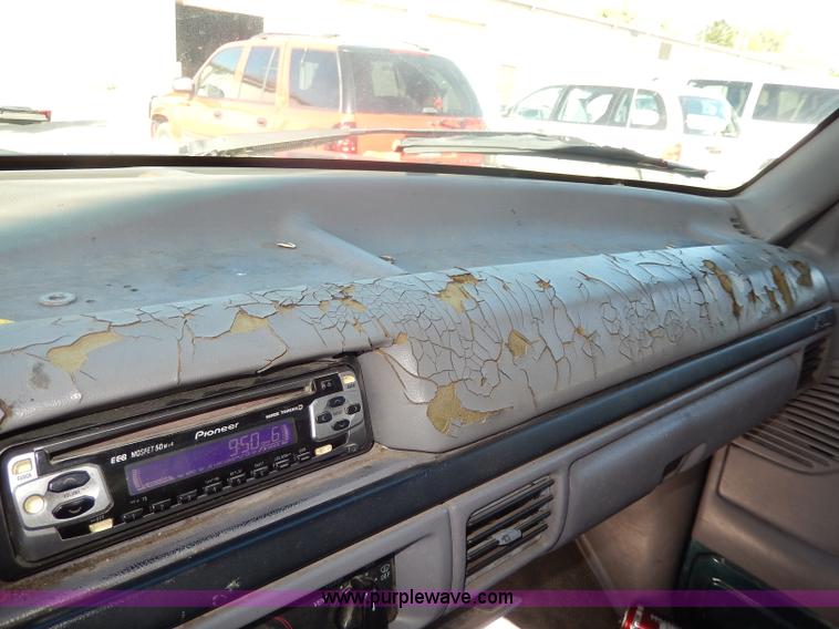 image for item H9640 1997 Ford F350 XL box truck