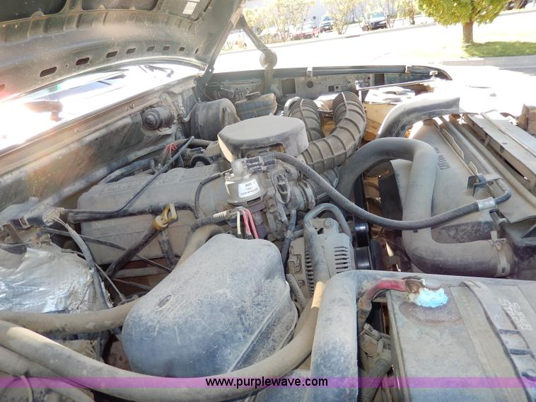 image for item H9640 1997 Ford F350 XL box truck