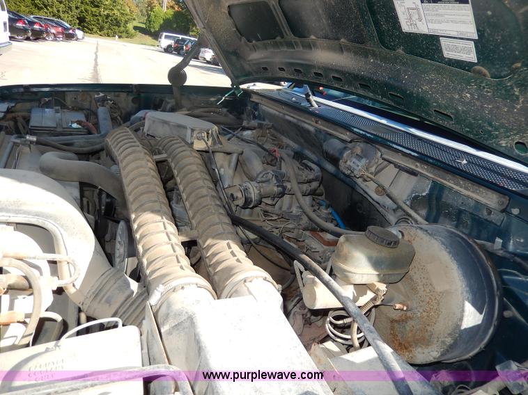 image for item H9640 1997 Ford F350 XL box truck