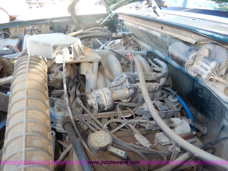 image for item H9640 1997 Ford F350 XL box truck