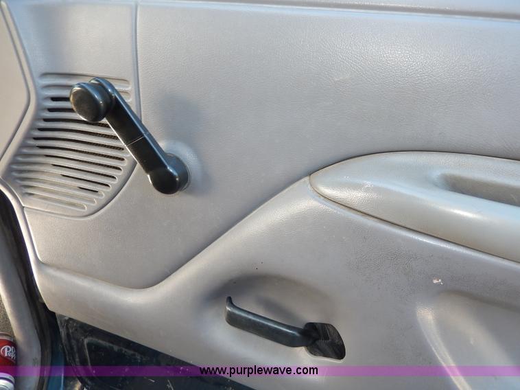 image for item H9640 1997 Ford F350 XL box truck