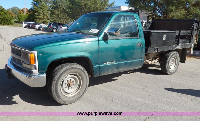 image for item H9641 1998 Chevrolet Cheyenne 2500 flatbed truck