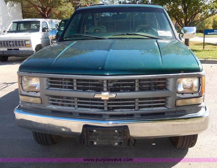 image for item H9641 1998 Chevrolet Cheyenne 2500 flatbed truck