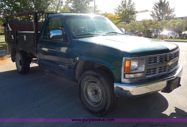 image for item H9641 1998 Chevrolet Cheyenne 2500 flatbed truck