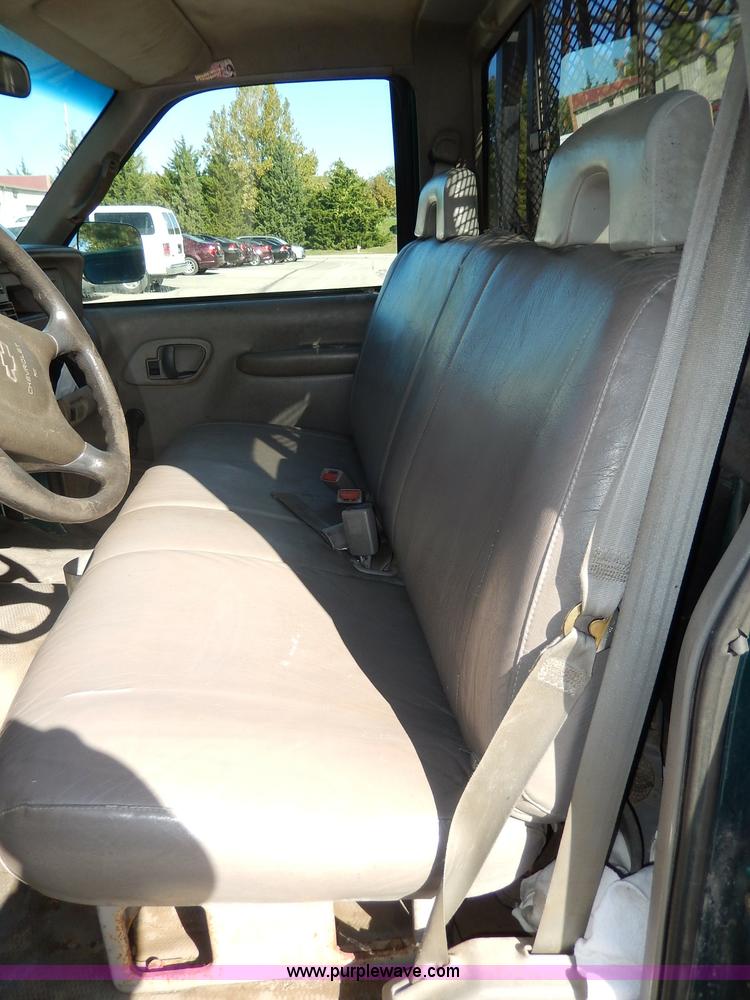 image for item H9641 1998 Chevrolet Cheyenne 2500 flatbed truck