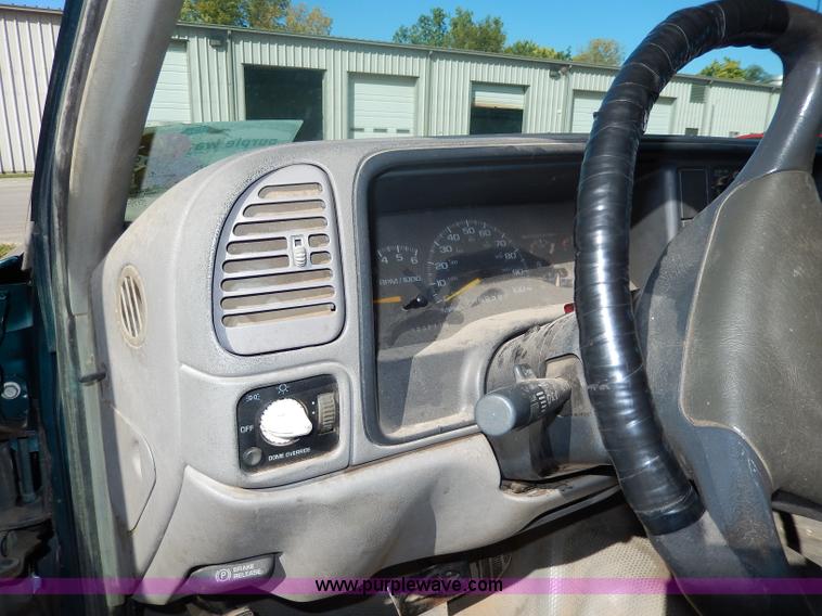 image for item H9641 1998 Chevrolet Cheyenne 2500 flatbed truck