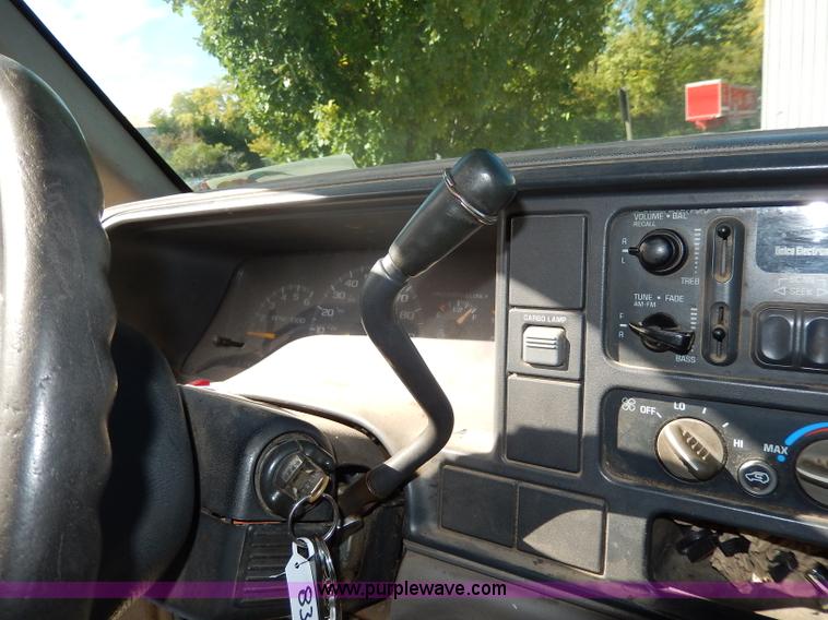 image for item H9641 1998 Chevrolet Cheyenne 2500 flatbed truck