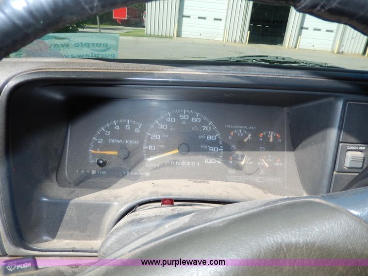 image for item H9641 1998 Chevrolet Cheyenne 2500 flatbed truck