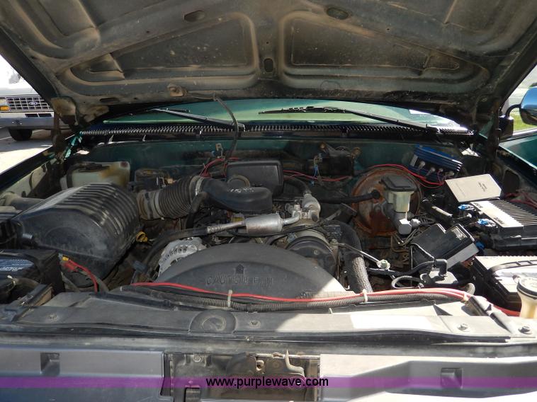 image for item H9641 1998 Chevrolet Cheyenne 2500 flatbed truck