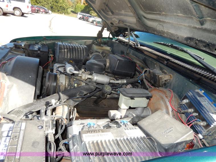 image for item H9641 1998 Chevrolet Cheyenne 2500 flatbed truck