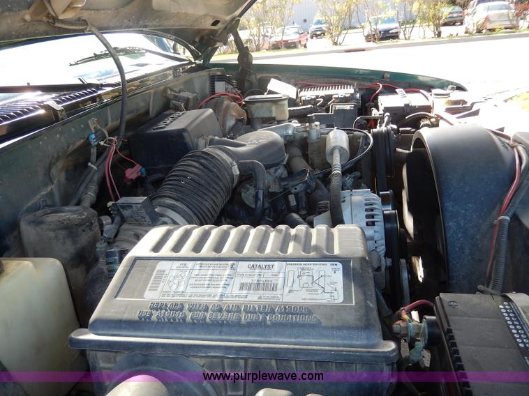 image for item H9641 1998 Chevrolet Cheyenne 2500 flatbed truck