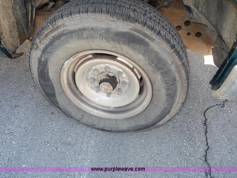 image for item H9641 1998 Chevrolet Cheyenne 2500 flatbed truck