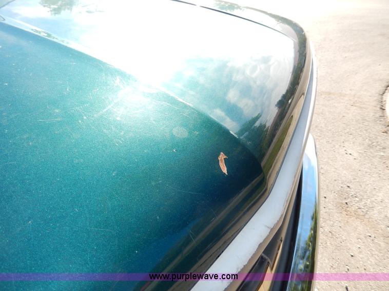 image for item H9641 1998 Chevrolet Cheyenne 2500 flatbed truck