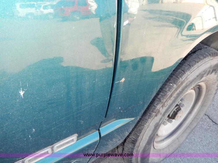 image for item H9641 1998 Chevrolet Cheyenne 2500 flatbed truck