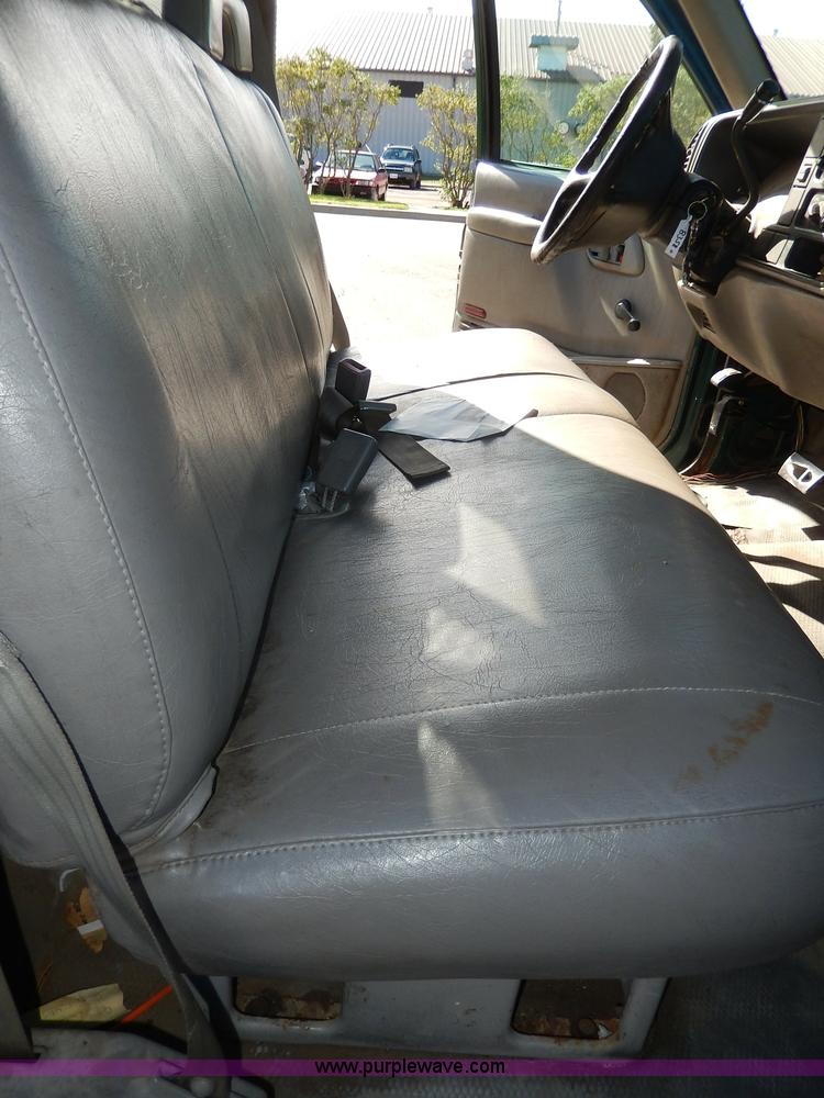 image for item H9641 1998 Chevrolet Cheyenne 2500 flatbed truck