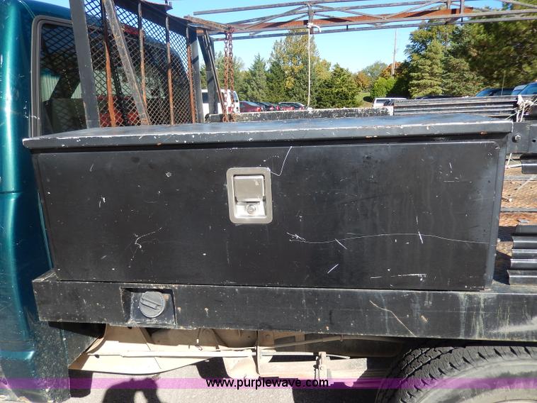 image for item H9641 1998 Chevrolet Cheyenne 2500 flatbed truck