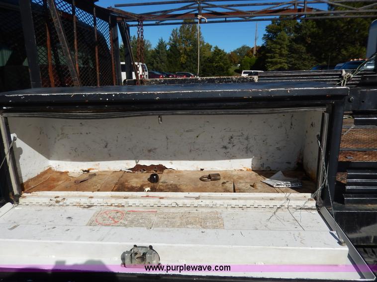 image for item H9641 1998 Chevrolet Cheyenne 2500 flatbed truck