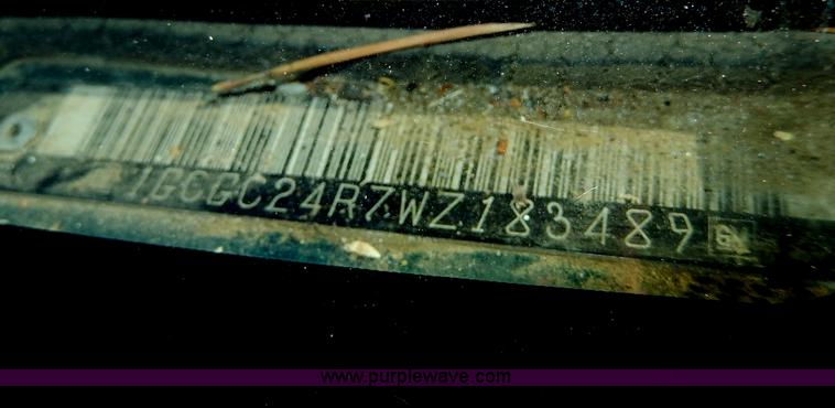 image for item H9641 1998 Chevrolet Cheyenne 2500 flatbed truck