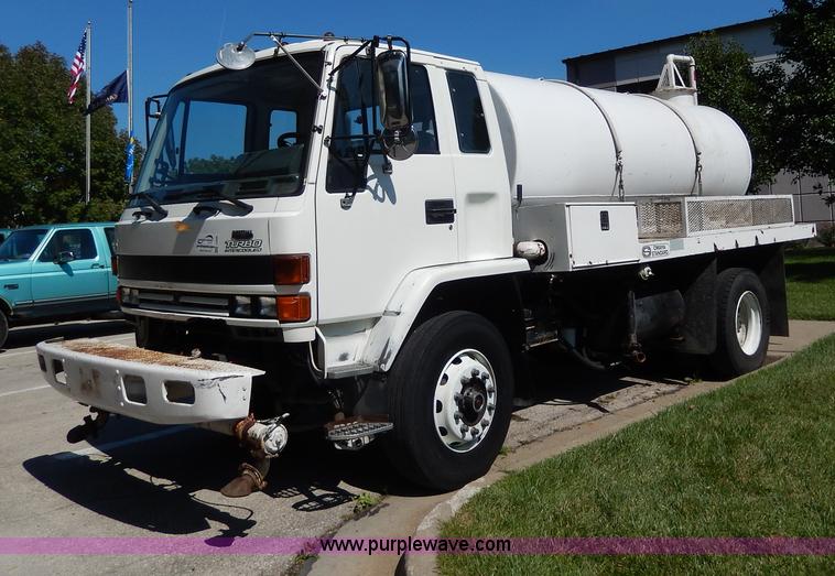 image for item I4304 1992 Isuzu FVR7MF water truck