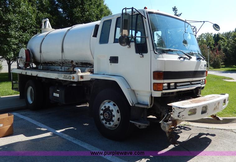 image for item I4304 1992 Isuzu FVR7MF water truck