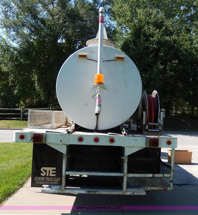 image for item I4304 1992 Isuzu FVR7MF water truck