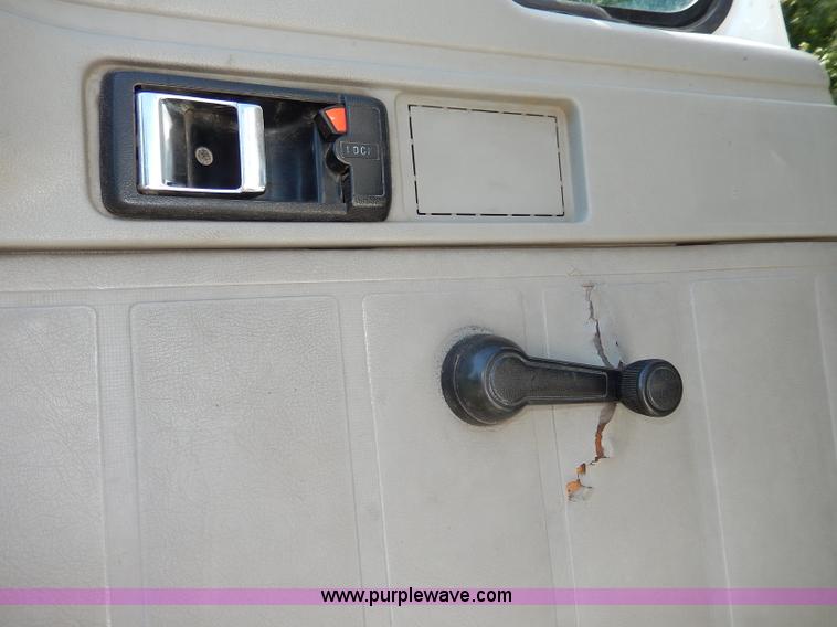 image for item I4304 1992 Isuzu FVR7MF water truck