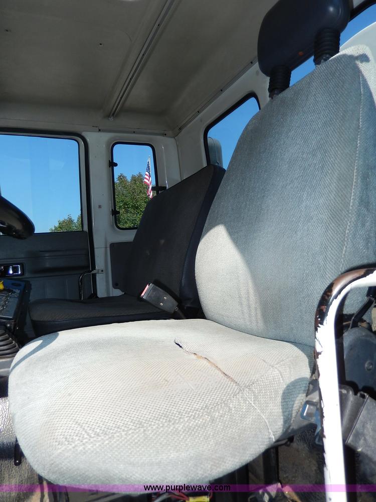 image for item I4304 1992 Isuzu FVR7MF water truck