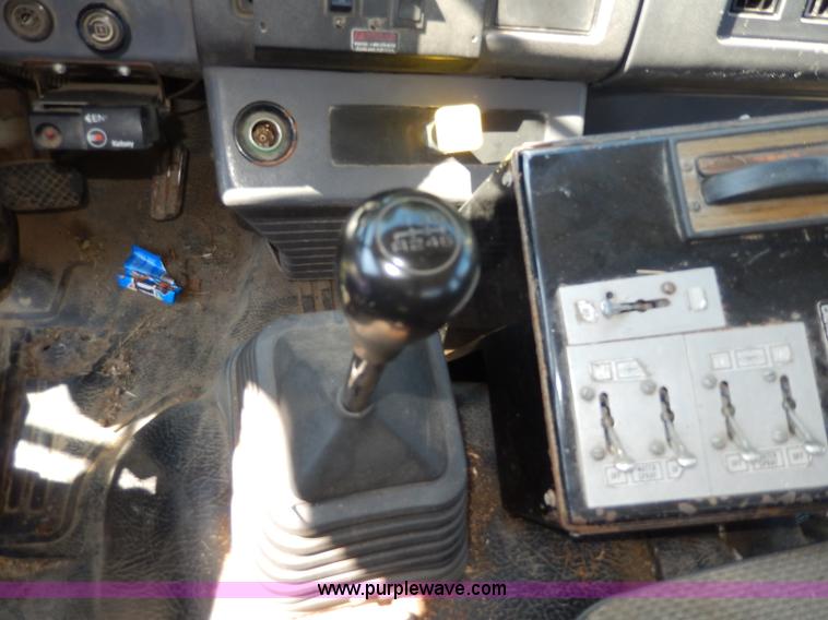 image for item I4304 1992 Isuzu FVR7MF water truck