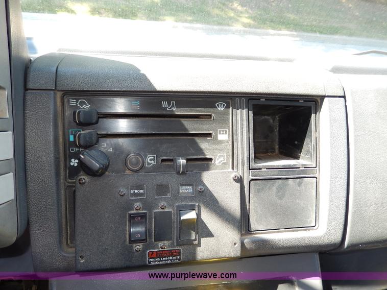 image for item I4304 1992 Isuzu FVR7MF water truck