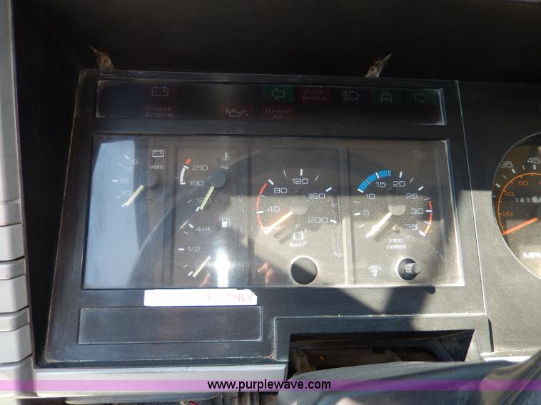 image for item I4304 1992 Isuzu FVR7MF water truck