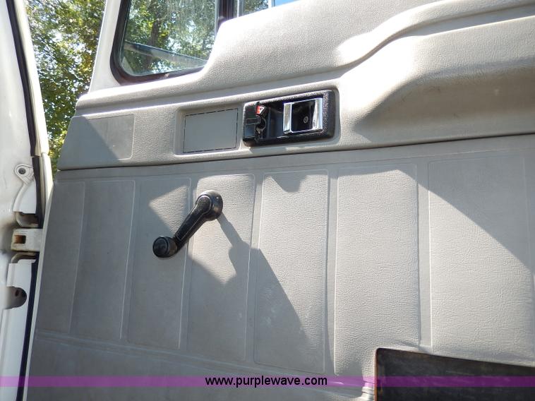 image for item I4304 1992 Isuzu FVR7MF water truck