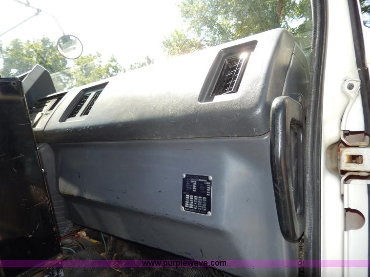 image for item I4304 1992 Isuzu FVR7MF water truck