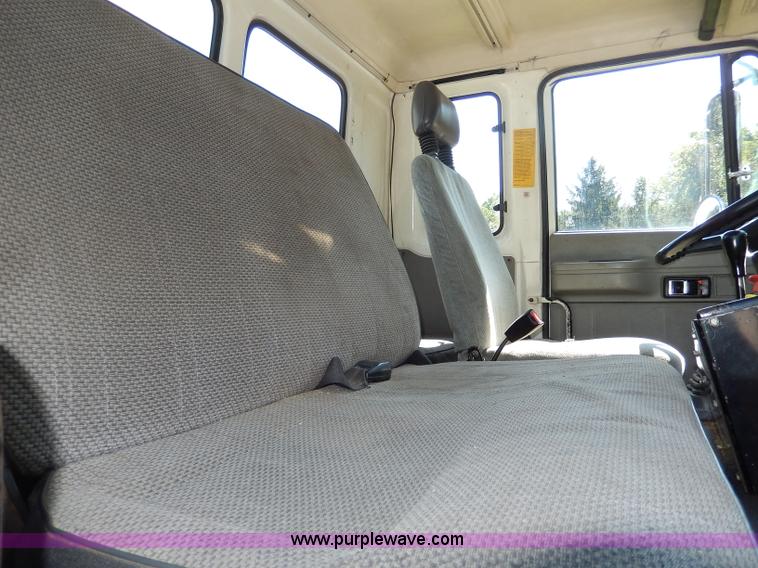 image for item I4304 1992 Isuzu FVR7MF water truck