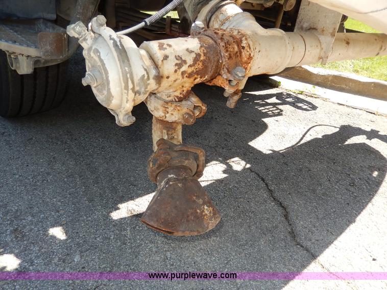 image for item I4304 1992 Isuzu FVR7MF water truck