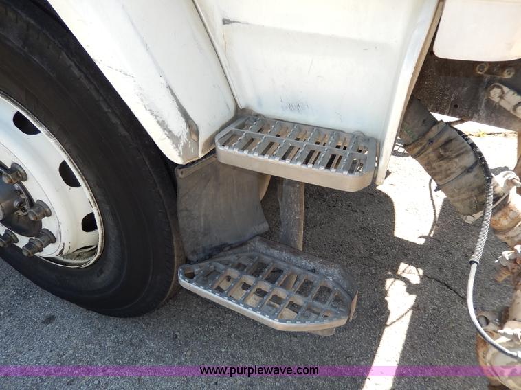 image for item I4304 1992 Isuzu FVR7MF water truck