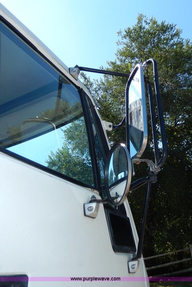 image for item I4304 1992 Isuzu FVR7MF water truck